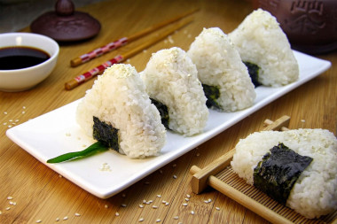 onigiri z tuńczyka w puszkach