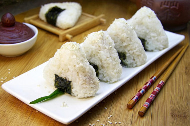 onigiri z tuńczyka w puszkach