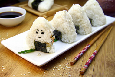 onigiri z tuńczyka w puszkach