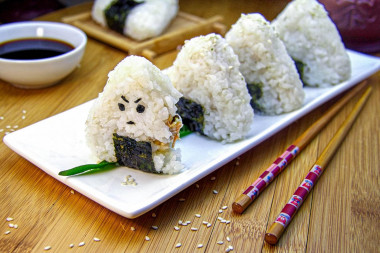 onigiri z tuńczyka w puszkach