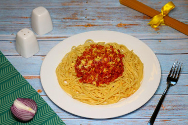 spaghetti z marchewką z mielonej cebuli i sera