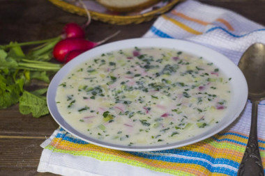 okroshka z musztardą i śmietaną na kwasie