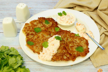 latkes na Chanukę żydowskie placki ziemniaczane