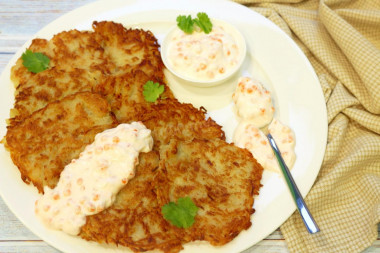 latkes na Chanukę żydowskie placki ziemniaczane