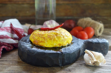 bujny omlet na patelni