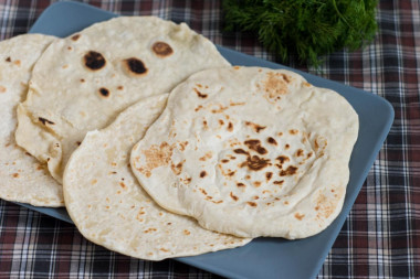 ciastka z wody i mąki na patelni