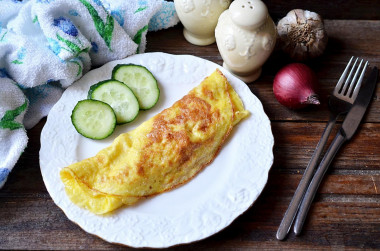 omlet bez mleka na patelni