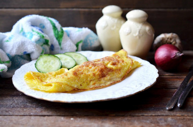 omlet bez mleka na patelni